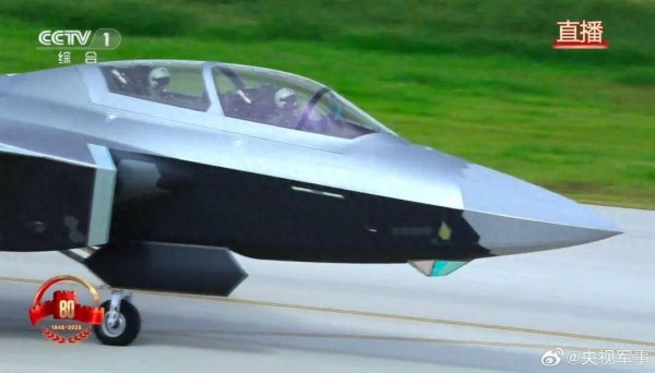 贝格富 震撼！歼-20S亮剑云端！